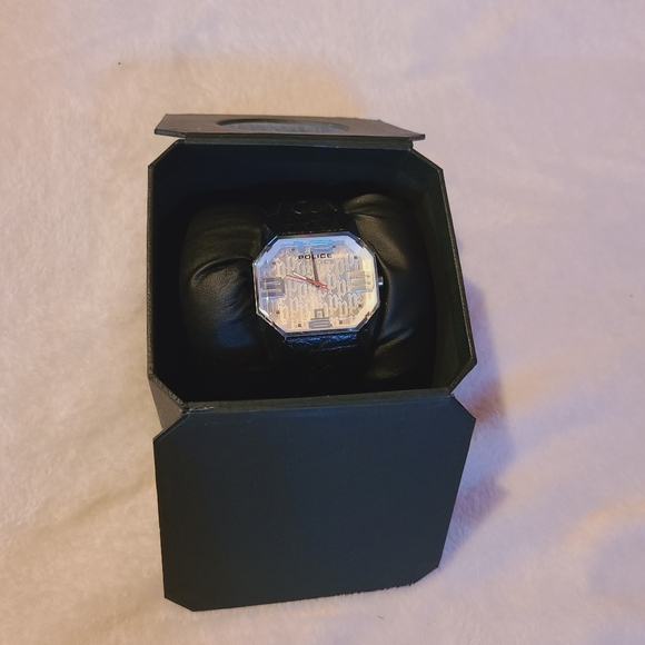 Police Unique Men's Watch - Picture 8 of 13